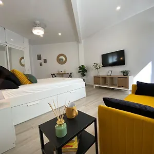 Estudio Con Piscina Y Parking, Playa A 4 Min A Pie, Tren A 2 Min Apartamento Fuengirola